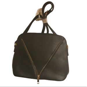 Black pleather crossbody/shoulder bag  👜 with gold zipper design